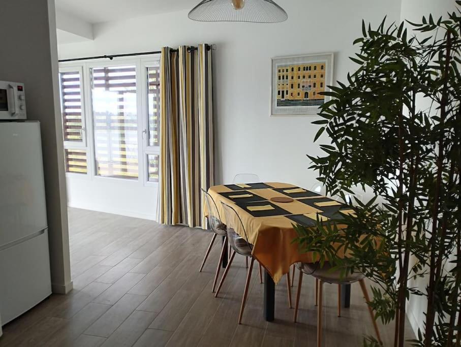 Appartement Climatise Au Coeur De La Provence Lac Et Parcs D'Attractions 10Mn Avignon Monteux Exterior foto
